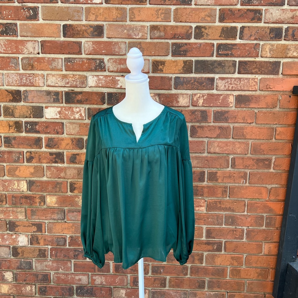 🆕 VINCE CAMUTO Long Sleeve Top